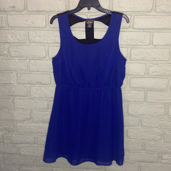 Blue Sleeveless Dress - Picture 2 of 5